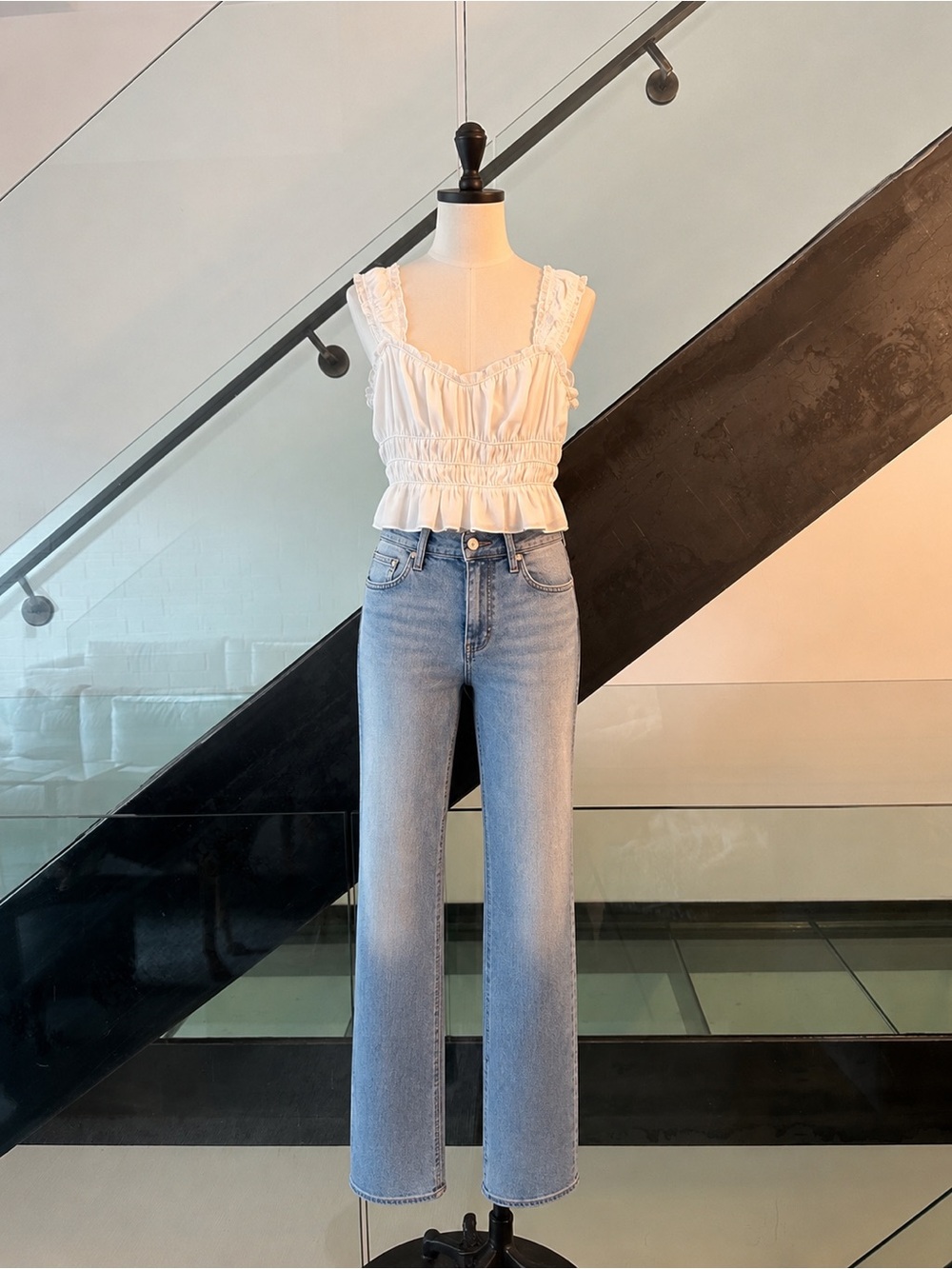 Astr the Label Ivory cropped Top